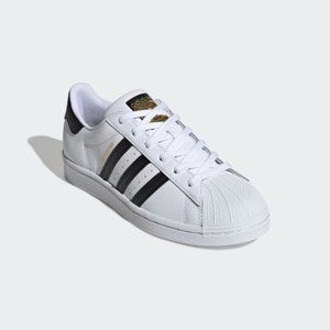 Adidas Superstar (White/Black Women's Size 7)
